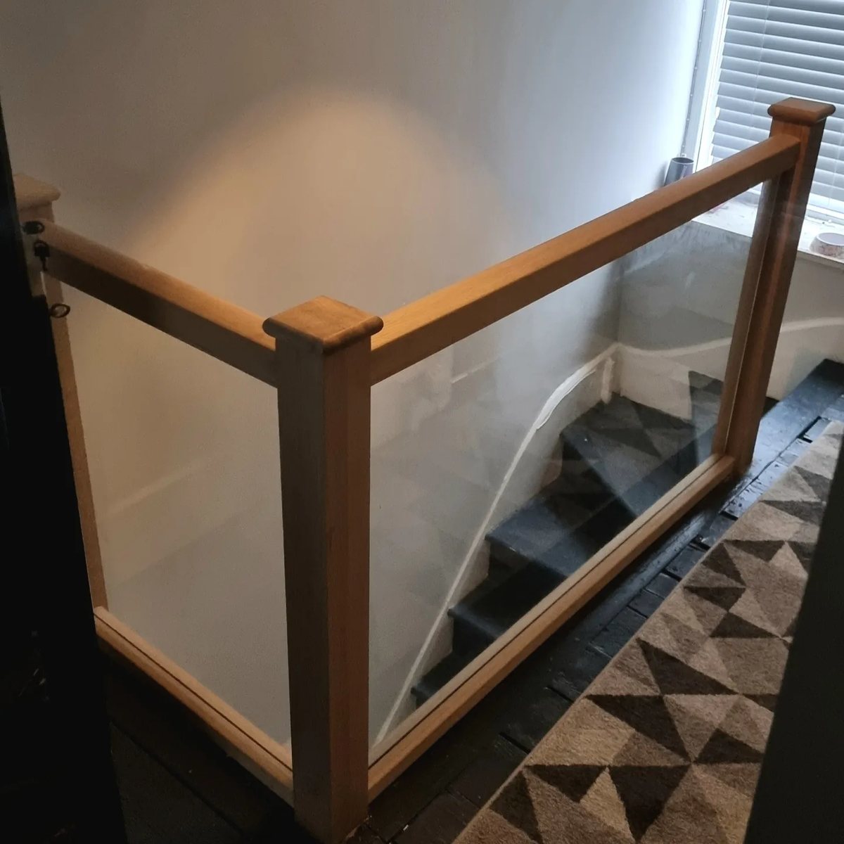 Oak and glass balustrade around a stairwell