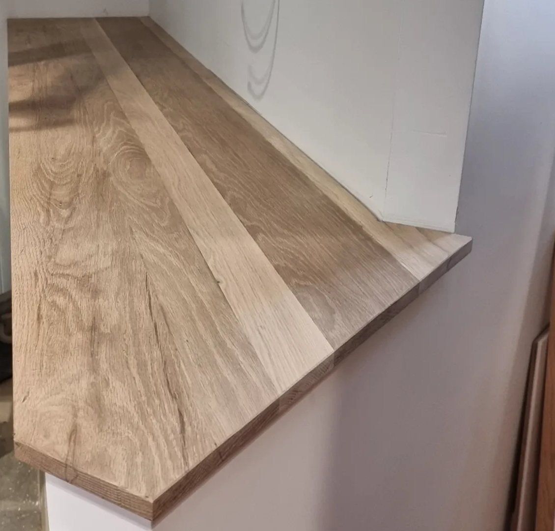 Close-up of a solid oak worktop showing the grain